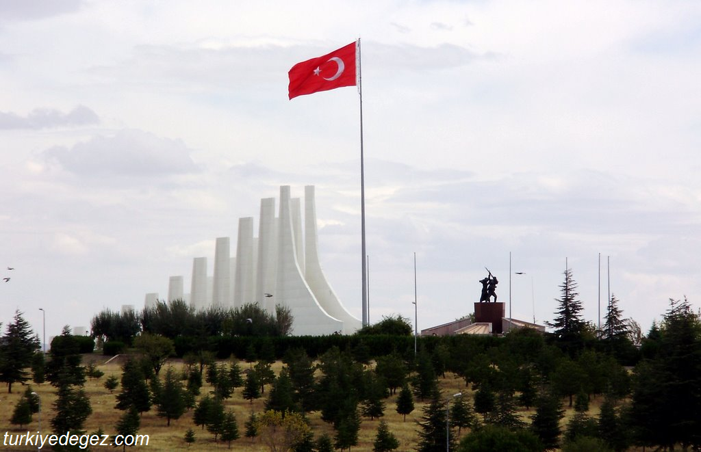 Sakarya Şehitliği Zafer Anıtı