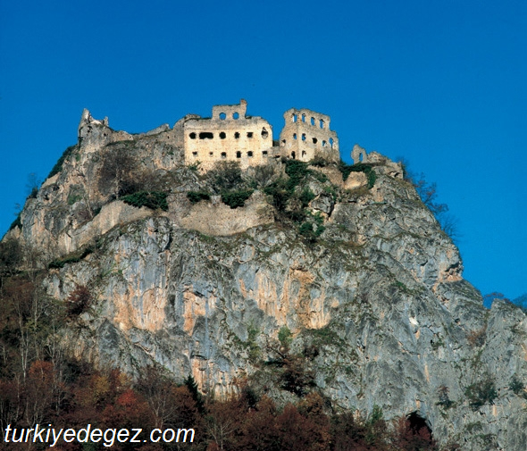 Kuştul Manastırı