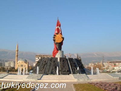 İstiklal Madalyası Heykeli