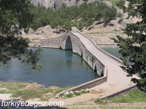 Tarihi Ceyhan Köprüsü(Taş Köprü) 