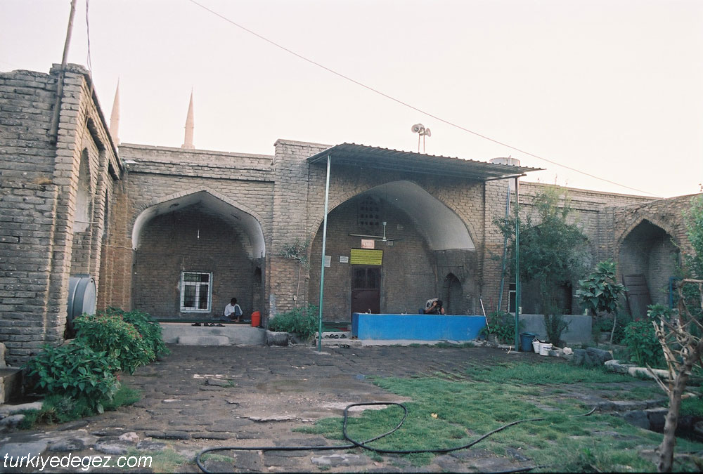 Kırmızı Medrese