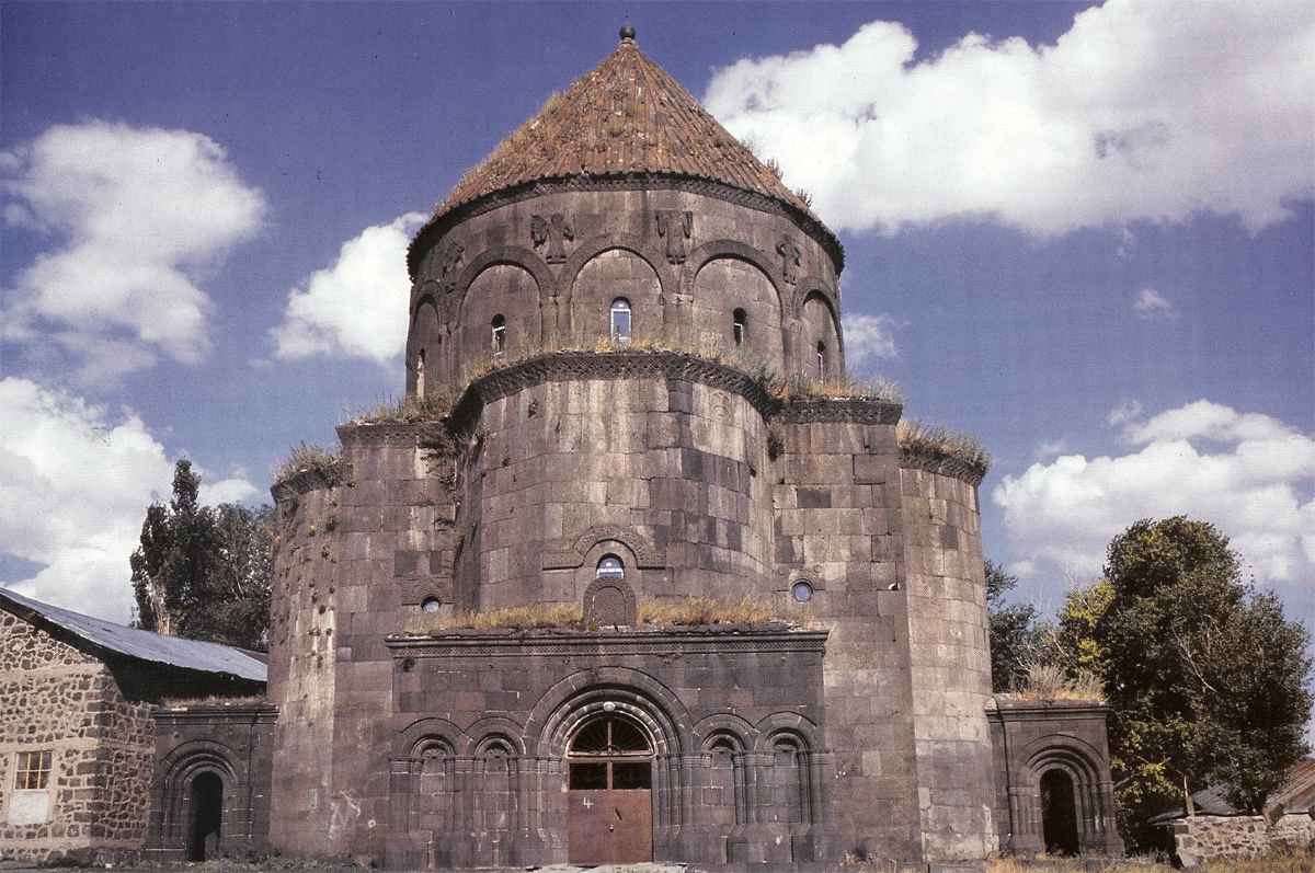 Kümbet Camii (12 Havariler Kilisesi)       