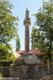 İskenderpaşa Camii ve Türbeleri