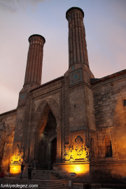 Çifte Minareli Medrese